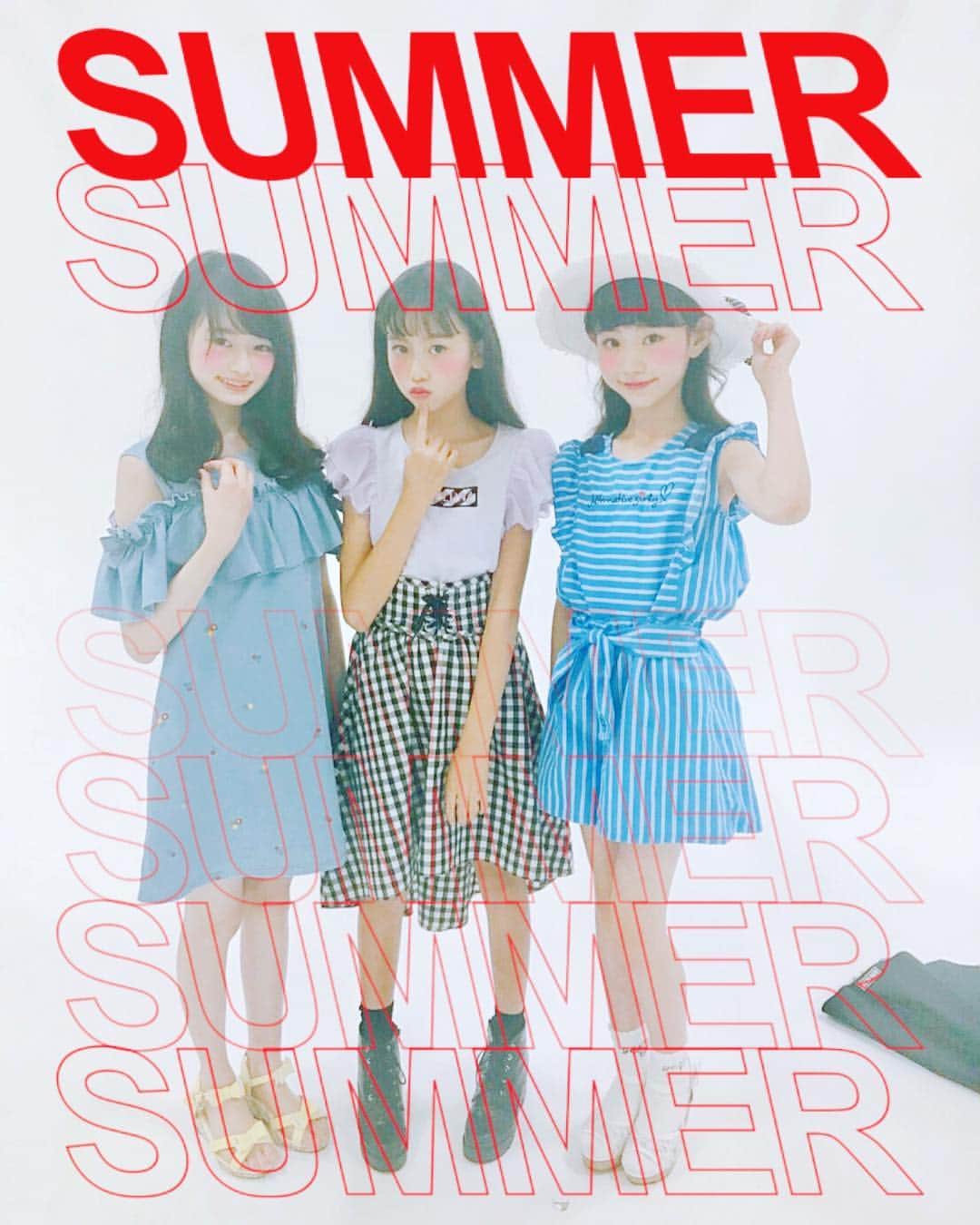 ニコ☆プチのインスタグラム：「☀️🐠👙🍧🍦🎐🍉🎆 みんな夏楽しんでますか〜？ 熱中症対策忘れずにね👒 #新プチモの夏私服 #左から #高比良由菜 #入江美沙希 #近藤藍月 #ユナミサキアキです #10月号で特集ありますっっ」
