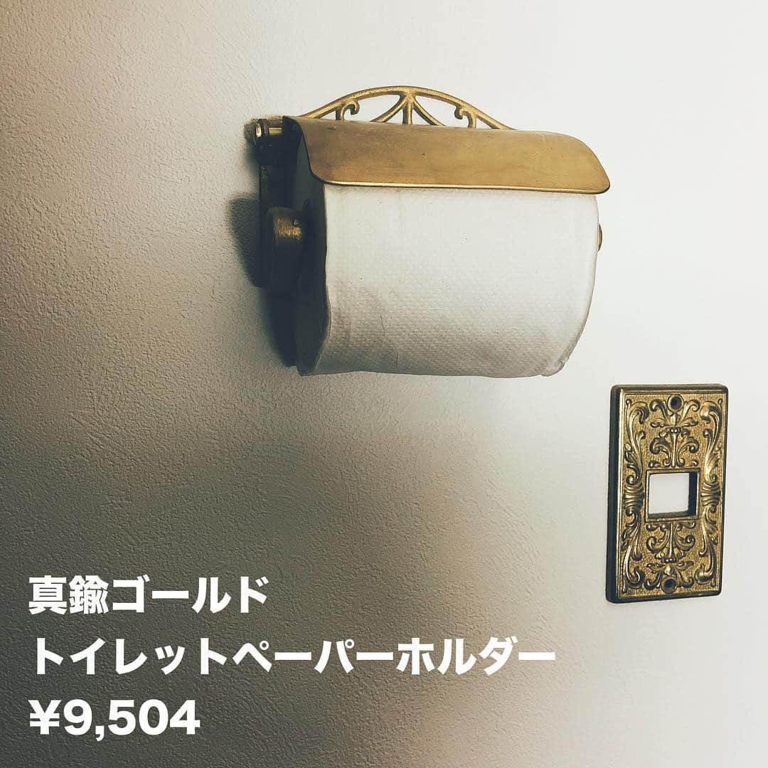 ipocketshoptさんのインスタグラム写真 - (ipocketshoptInstagram)「シャビーシックのインテリアをトイレインテリアに取り入れたいなら、錆びた真鍮製ゴールドのトイレットペーパーホルダーがオススメです . . .#トイレットペーパーホルダー .#トイレ好きな人と繋がりたい .#アイアン雑貨 .#シャビーシック .#トイレインテリア .#アイアン .#真鍮製 .#真鍮ゴールド .#トイレットペーパーホルダー .#トイレ .#カフェ風 .#映え .#ゴールド好き .#マンション .#リノベーション .#リニューアル .#戸建 .#デザイン .#インテリアデザイン .#インテリアコーディネート .#デザイナーズマンション」7月31日 16時45分 - toiletpaper_holder_com