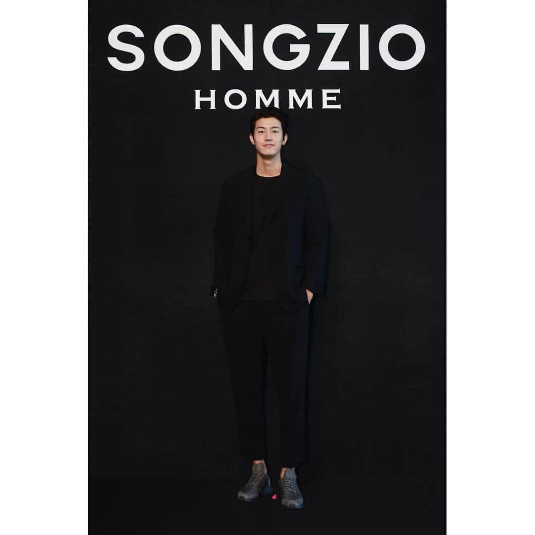 イ・ギウさんのインスタグラム写真 - (イ・ギウInstagram)「Songzio homme 🕶 .. .. #이기우 #송지오옴므  #leekiwoo #songziohomme  #mensfashion」7月31日 17時24分 - lee_kiwoo