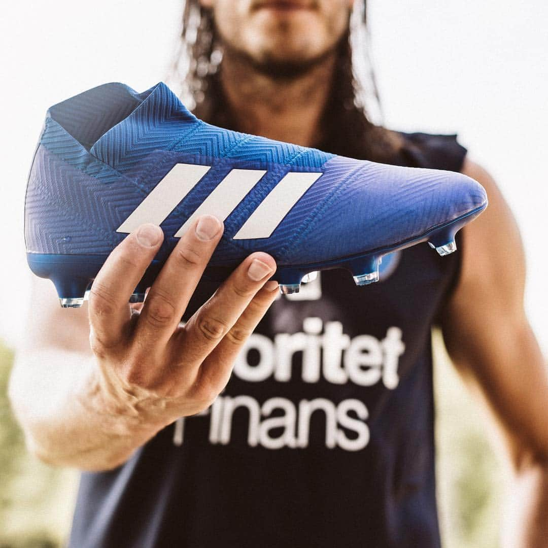 ヨナス・オルソンのインスタグラム：「Team mode #nemeziz #heretocreate @adidasfootball」