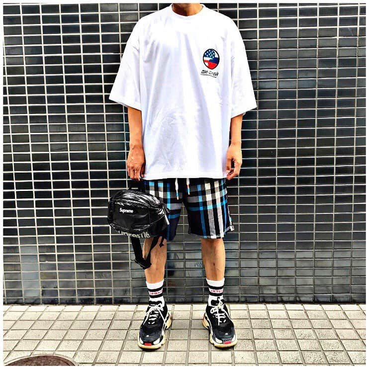 STYLISH-TOKYOさんのインスタグラム写真 - (STYLISH-TOKYOInstagram)「【 HALO TOKYO 】 ---------------------------------------------------- BIG TARTAN CHECK SHORTS Now on sale. ---------------------------------------------------- ONLINE https://halotokyo.thebase.in/ _/_/_/_/_/_/_/_/_/_/_/_/_/_/_/_/_/_/_/_/_/_/_/_/_/ . . . . . . . . . . . . . . . . . #halotokyo #halotokyoofficial #levis #90s #vintage #halo #thenorthface #adidas #nike #reebok #supreme #vetements #gosharubchinskiy #balenciaga #alphaindustries #fearofgod #offwhite #yeezyseason #rickowens #vlone #chromehearts #asaprocky #justinbieber #gdragon #kanyewest #fearofgod #online #tokyo #streetfashion #ストリートファッション」7月31日 10時21分 - halo_tokyo_style