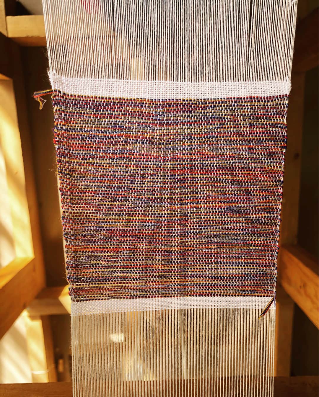 村井美樹さんのインスタグラム写真 - (村井美樹Instagram)「秩父散歩。 「ちちぶ銘仙館」で手織り初体験！ 本格的な織り機を使ってコースターを作りました😆✨ . 好きな糸を五色選んで、織り機を足で踏みつつ、糸を左右に通しながらトントンと織っていきます。 . 意外と簡単で楽しかった！ . #ちちぶ銘仙館 #手織り体験 #コースター作り #秩父 #秩父散歩」7月31日 10時20分 - miki_murai_