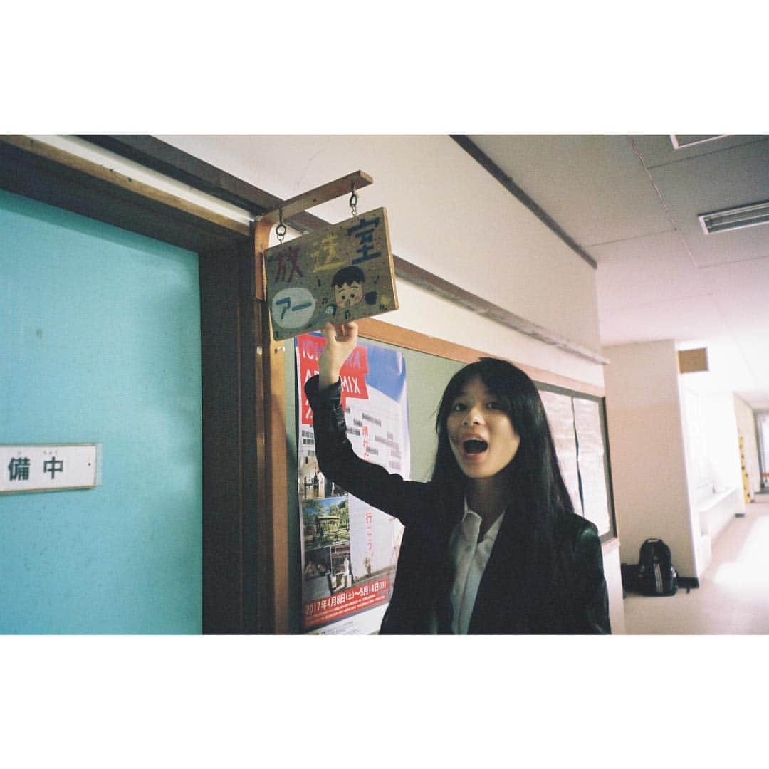 芳根京子さんのインスタグラム写真 - (芳根京子Instagram)「完成披露試写会も発表になりました！ 8月22日です。 応募お待ちしております！  http://info.toho.co.jp/kasane_ks/top.html  #film #累 #放送室 #アー #の顔」7月31日 12時22分 - yoshinekyoko