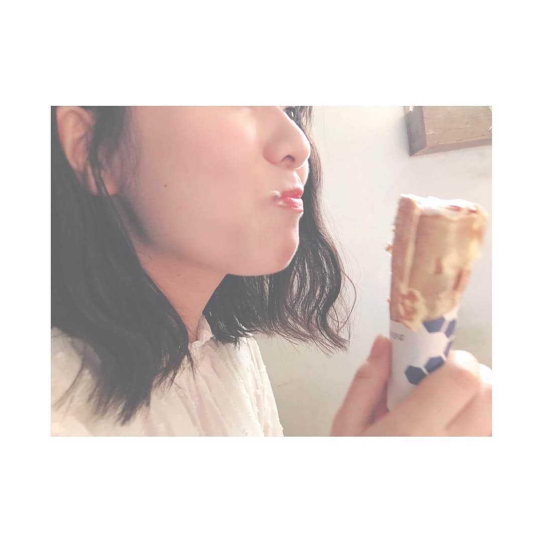 清水麻璃亜のインスタグラム：「* おくちにホイップ #今日の美味しみず  #今日じゃないけど #クレープ」