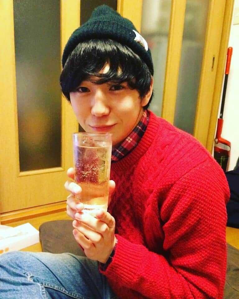 小野竜輔さんのインスタグラム写真 - (小野竜輔Instagram)「お酒といえば梅酒だよね。  #お酒#梅酒#梅酒ソーダ#宅飲み #お笑い #お笑い芸人 #ダイヤモンド #小野#漫才 #よしもと #よしもとお笑いライブ #東京 #渋谷 #お笑い好きな人と繋がりたい  #夏 #無限大ホール  #山口出身  #おしゃれさんと繋がりたい #おしゃれ #オシャレ #塩顔 #塩顔男子 #ソルティーズ #saltys #エアバンド #エアベース #エアシンセサイザー #インフルエンサー」7月31日 20時32分 - onodora0813