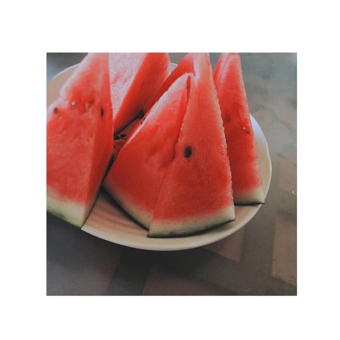 大友花恋さんのインスタグラム写真 - (大友花恋Instagram)「お家でスイカ🍉 夏を味わうの、楽しい。 夏の期間限定な感じ、好き。」7月31日 21時08分 - karen_otomo