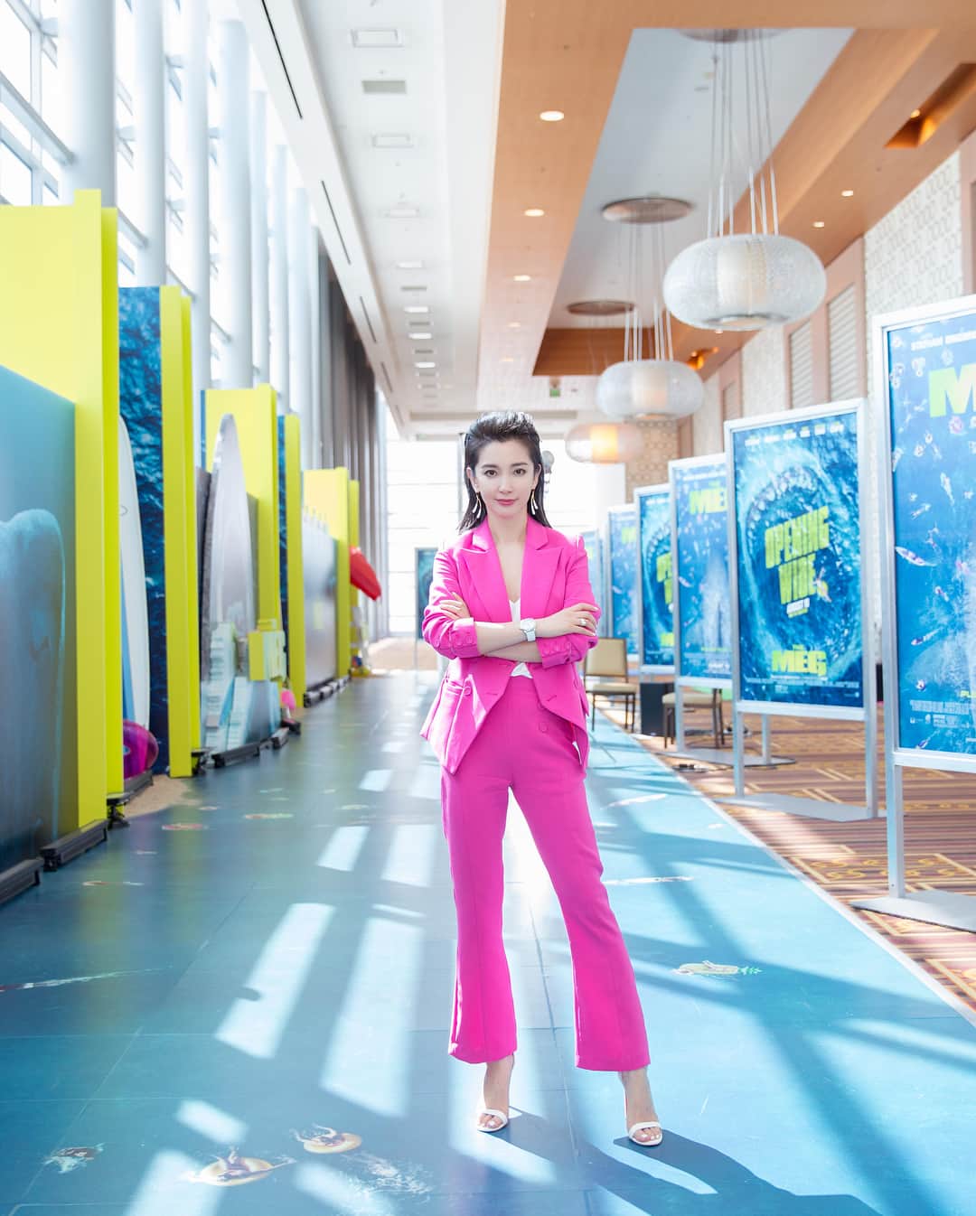 リー・ビンビン（Li Bingbing）さんのインスタグラム写真 - (リー・ビンビン（Li Bingbing）Instagram)「😘😘😘😘The Meg press junket #themeg @megmovie #libingbing」7月31日 21時22分 - libingbing
