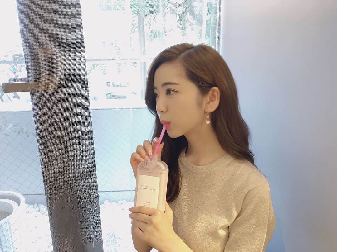 濵松里緒菜のインスタグラム：「* * * いちごミルク美味しかった🍓🥛 * * #cafeno #cafe #おしゃれ #かわいい #カフェ #일본 #카페 #오사카」