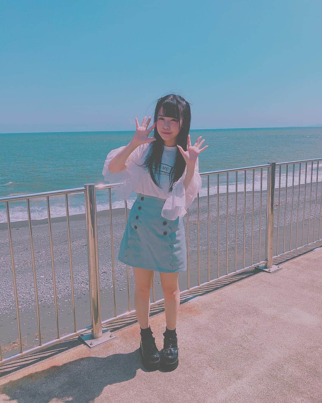 のインスタグラム：「海^_^ 通った^_^  #私服 #honeysalon  #niceclaup #wego #めずらしく私服投稿してみた #金欠 #タグ付け楽しいからいっぱいしたい気分 #海 #あんなたんカメラマン📷」