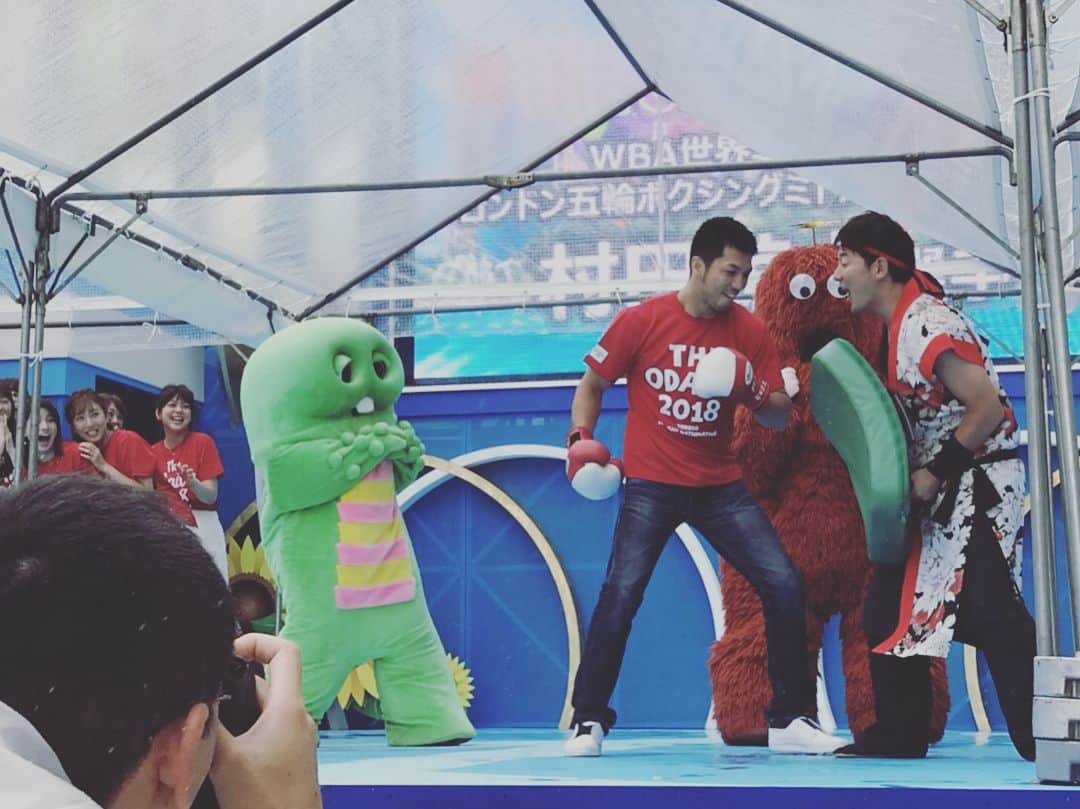 小澤陽子さんのインスタグラム写真 - (小澤陽子Instagram)「at work☻ . 『ようこそ‼︎ ワンガン夏祭り THE ODAIBA 2018』が、土曜日に開幕しました！🍉🎐🌽 . . 我らアナウンサーも、精一杯盛り上げていければと思っておりますので、みなさん是非、お台場の夏の想い出を作りに、遊びに来てください😊💖 お待ちしております！！ . .  #ワンガン夏祭り #フジテレビ女性アナウンサー は #歌と踊り を #ワンガン娘18 #フジテレビ男性アナウンサー は #筋肉と太鼓のパフォーマンス #四代目オマツリ男アナ #村田諒太 選手の光栄なパンチを受ける#谷岡アナ」7月31日 23時32分 - yoko.ozawa729