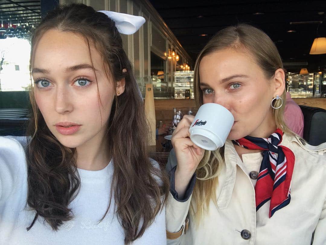 アリシア・デブナム・キャリーのインスタグラム：「🇦🇷 ✨👯‍♀️」