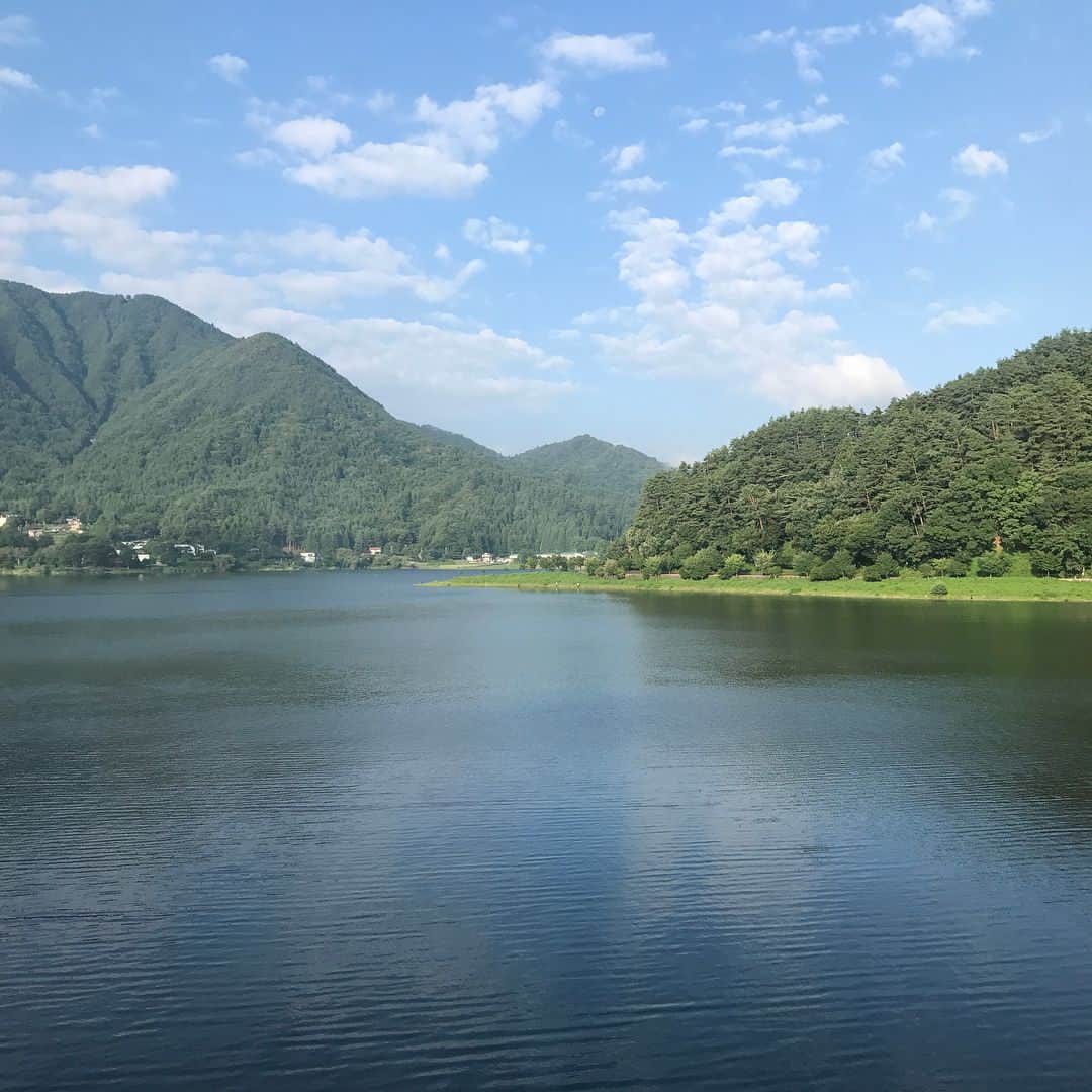 奈美悦子さんのインスタグラム写真 - (奈美悦子Instagram)「河口湖の朝！#気持ちの良い朝#河口湖 #愛犬クッキー #涼しい #楽しい時間 #のんびり #綺麗」8月1日 9時00分 - nami.etsuko
