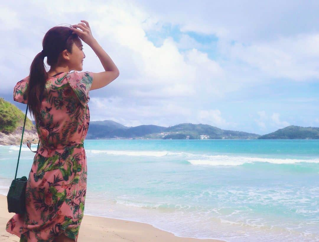 宇野実彩子さんのインスタグラム写真 - (宇野実彩子Instagram)「. 最高ロケーション🏝 リゾートには花柄もマストですね🌺 #うの旅」8月1日 10時06分 - misako_uno_aaa