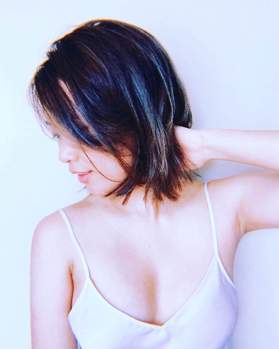 二宮愛のインスタグラム：「2018/08/01 #new #haircut for #august  ________________ 今日から8月🌻 髪また少し切りました🖤 #髪型 #ショート」
