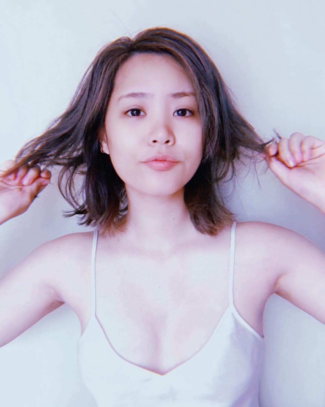 二宮愛のインスタグラム：「#ショートヘア #アッシュ 気に入った🌻 ________________ #hairstyles #haircolor #haircut #japanese #shorthairstyles」