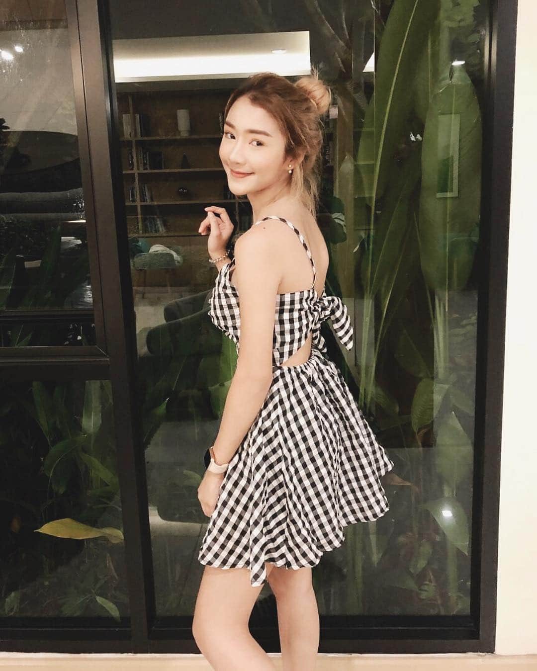 SHEINさんのインスタグラム写真 - (SHEINInstagram)「Classic et sexy @chutimonfern Shop link in bio or search"439765" To be featured: tag @sheinofficial and use #sheingals  #SHEIN #SheInSummervibes #sheinstyle #twist#front#gingham#dress」8月1日 22時01分 - sheinofficial