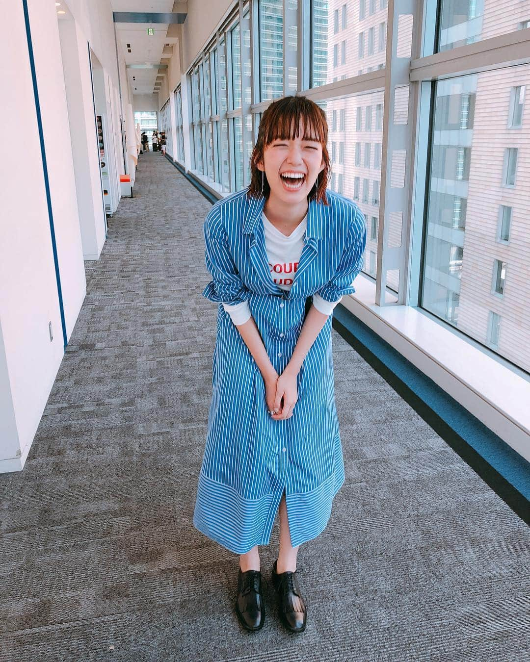 佐藤栞里さんのインスタグラム写真 - (佐藤栞里Instagram)「8月1日。 夏ですね、 外は暑いので涼しげな 青いワンピースを🎐 夏に青、、青夏。 水曜ヒルナンデス、 ゲストは葵わかなちゃんでした☺︎ 映画「青夏」は本日公開✨ 吟蔵と理緒の切なくて毎日が愛おしい夏休み、 そして劇中の曲たちも素敵なので みなさんも是非！🌻 夏っていいな、 青春っていいな☺️🍉」8月1日 21時42分 - satoshiori727