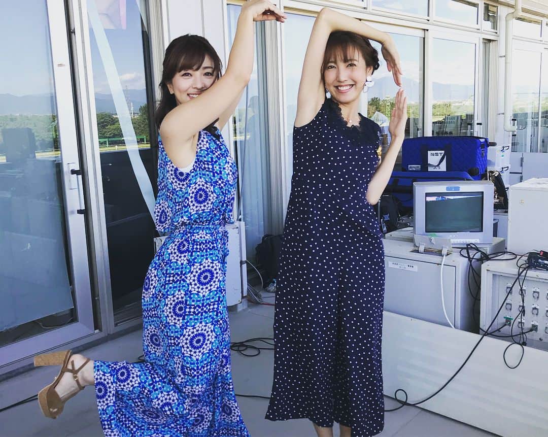 小澤陽子さんのインスタグラム写真 - (小澤陽子Instagram)「at work☻  先週から、６週間 新潟です😍✨ この日の気温はなんと…39.3度。。🌞 . . 開幕週は、大好きなレース: アイビスサマーダッシュ。 番組のオープニングを、光栄なことに、この『スタート地点』からお届けしました🌟 . .  #おざよーの本日の人文字KEIBA🏇  #アイビスSD の、SD #THANKS to #祥子 さん #焦げるかと思うくらい暑かった… #冷たいお茶とおしぼり #スタッフさんの優しい心遣いʚ♥⃛ɞ #遠くにいる人とジェスチャーで会話する #元ジョッキー細江純子 さん #UMAJO #ウマジョ #週末はウマでしょ #みんなのKEIBA #KEIBA好きを広げたい🐴♪ #アイビスサマーダッシュ #誕生日が大好きなレース で嬉しい💛 #ダイメイプリンセス #久々に3連複的中🎯」8月1日 16時19分 - yoko.ozawa729