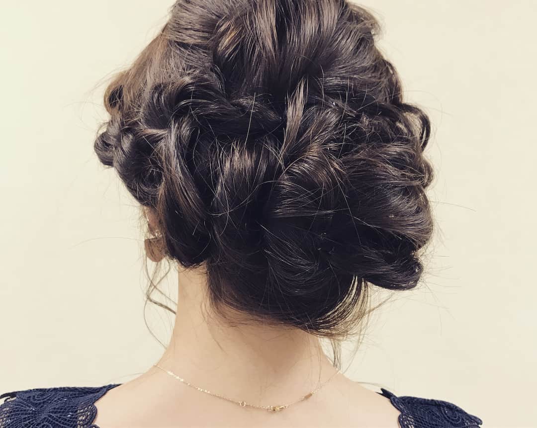 小澤陽子さんのインスタグラム写真 - (小澤陽子Instagram)「at work☻  先週から、６週間 新潟です😍✨ この日の気温はなんと…39.3度。。🌞 . . 開幕週は、大好きなレース: アイビスサマーダッシュ。 番組のオープニングを、光栄なことに、この『スタート地点』からお届けしました🌟 . .  #おざよーの本日の人文字KEIBA🏇  #アイビスSD の、SD #THANKS to #祥子 さん #焦げるかと思うくらい暑かった… #冷たいお茶とおしぼり #スタッフさんの優しい心遣いʚ♥⃛ɞ #遠くにいる人とジェスチャーで会話する #元ジョッキー細江純子 さん #UMAJO #ウマジョ #週末はウマでしょ #みんなのKEIBA #KEIBA好きを広げたい🐴♪ #アイビスサマーダッシュ #誕生日が大好きなレース で嬉しい💛 #ダイメイプリンセス #久々に3連複的中🎯」8月1日 16時19分 - yoko.ozawa729