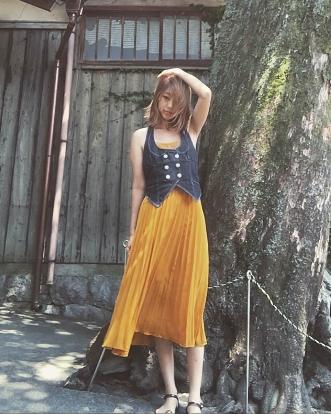 松本さゆきのインスタグラム：「. #８月１日 #心機一転 #lefua #ミモザアコーディオンプリーツドレス  ブログやラインニュースなど読んで下さった皆様、ありがとうございます♪ そして心温まる多数のコメントもとても嬉しかったです！ もう辞めちゃうの？と何件か問い合わせ頂いたのですが今は特に何も考えてなくて。。 相変わらずの流れに身を任せるスタンスでご縁があれば何かするかもしれませんがとりあえず、 インスタとツイッターは今まで通りしようかなとは思っています(^^)」