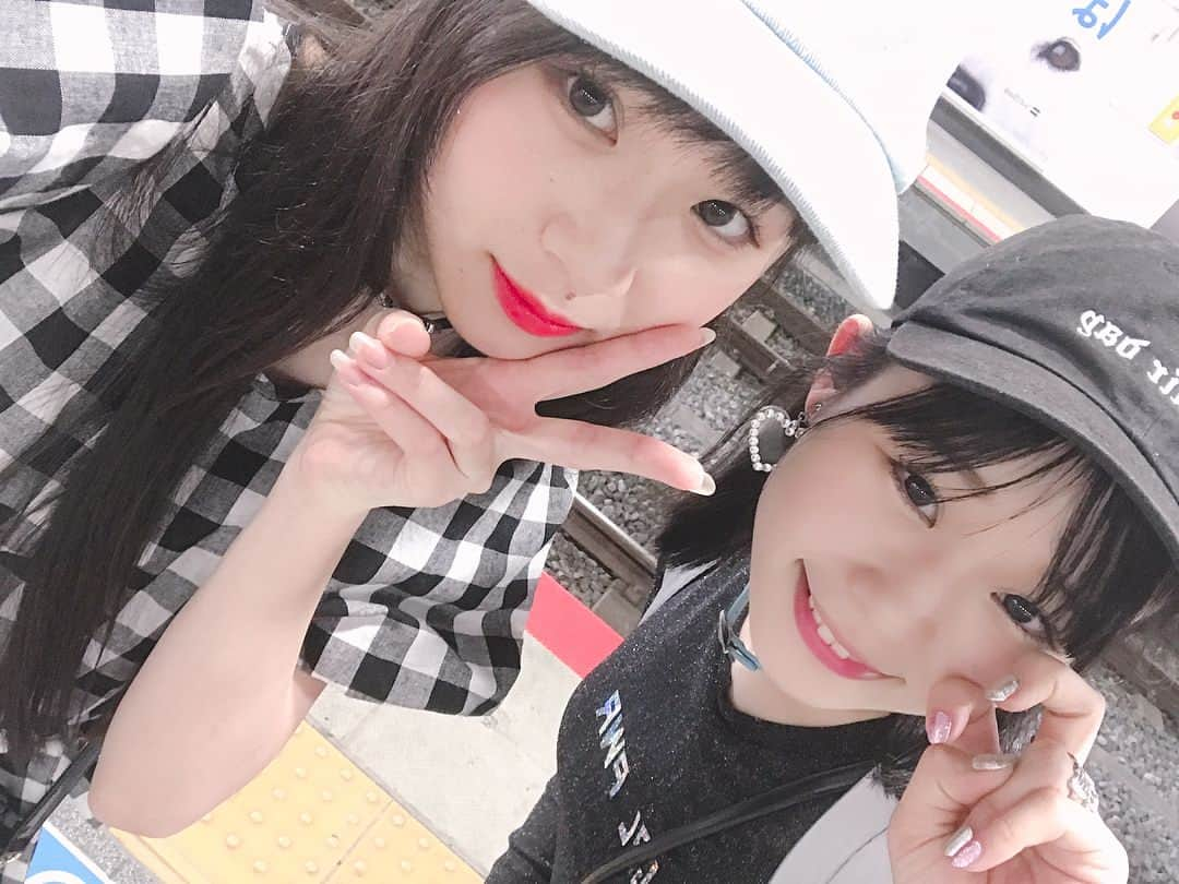 村川緋杏さんのインスタグラム写真 - (村川緋杏Instagram)「. . 2人の写真シリーズ🤳 . #平成最後の夏 #USJ #universalstudiosjapan #ユニバ #ユニバーサルスタジオジャパン #モッピー #moppy #pink #荒巻美咲 . . #左がミラクル大天使で右がミラクル大大大天使ね！」8月1日 22時46分 - murakawabibiann