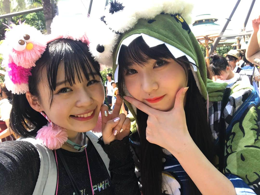 村川緋杏さんのインスタグラム写真 - (村川緋杏Instagram)「. . 2人の写真シリーズ🤳 . #平成最後の夏 #USJ #universalstudiosjapan #ユニバ #ユニバーサルスタジオジャパン #モッピー #moppy #pink #荒巻美咲 . . #左がミラクル大天使で右がミラクル大大大天使ね！」8月1日 22時46分 - murakawabibiann