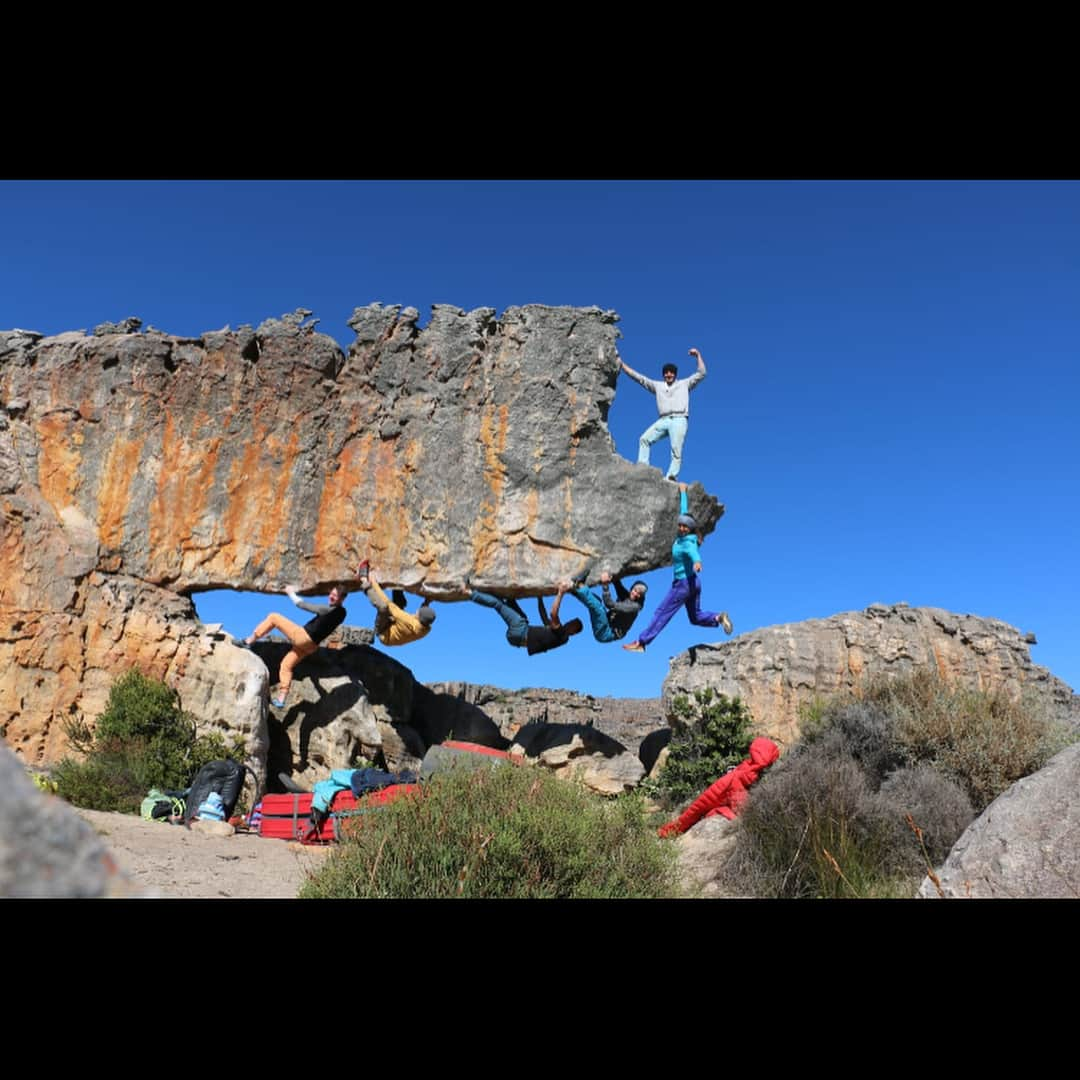 レベッカ・ストッツのインスタグラム：「🦏🦏🦏 I had such a good time with great company here in southafrica 🇿🇦🤗 already miss the time here but happy with what i could climb. Felt like a paradise with all these boulders. I guess it wasn’t my last time here. @baechlibergsport @scarpa_de @blackdiamond #southafrica #lifeclimbrepeat #climbing_is_my_passion #bouldering_is_my_passion #girlswhoclimb #bouldering_pictures_of_instagram #goodcrew #rocklands」