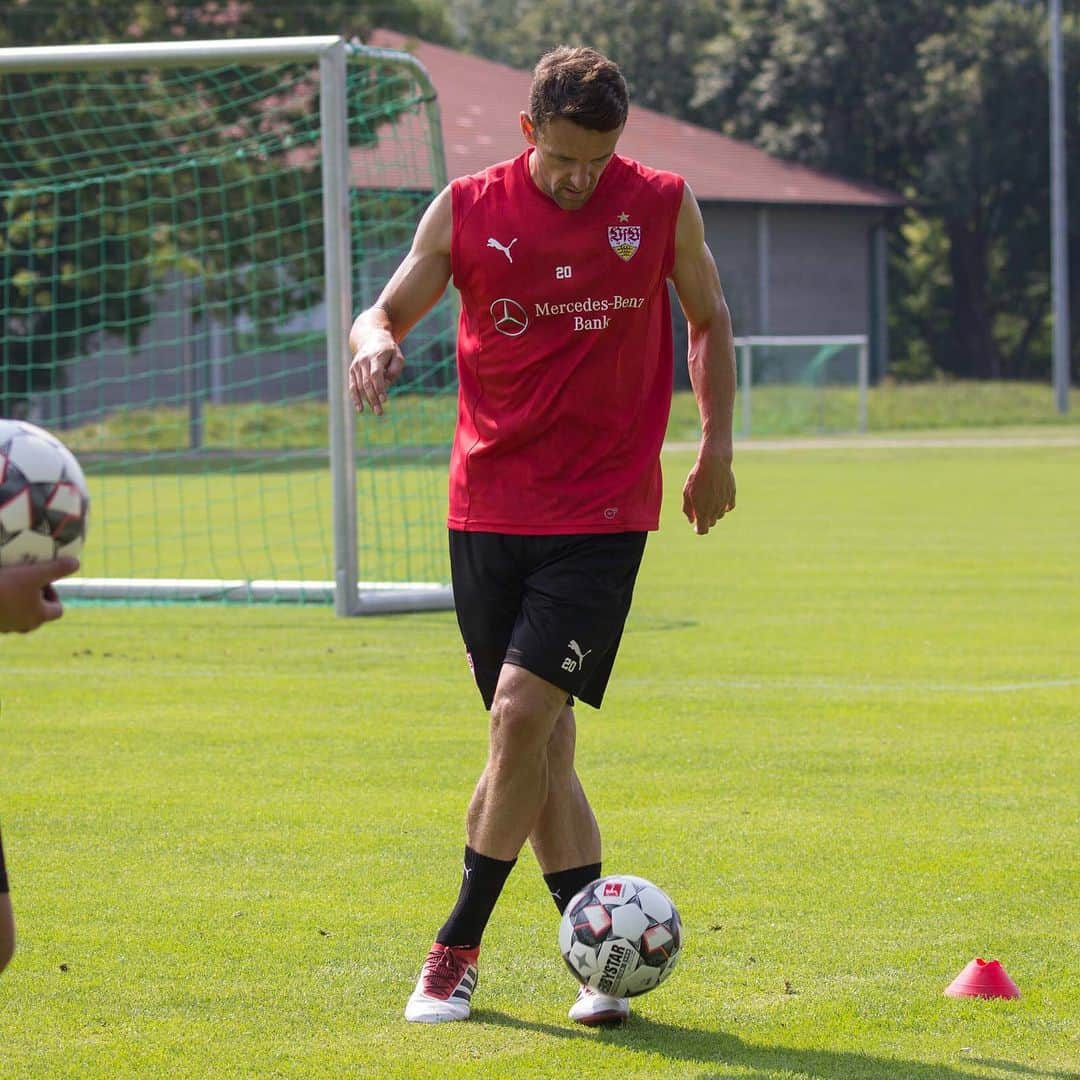 クリスティアン・ゲントナーさんのインスタグラム写真 - (クリスティアン・ゲントナーInstagram)「Endlich wieder am Ball!!! ⚽ @DeinTeam @vfb」8月2日 0時46分 - legente20