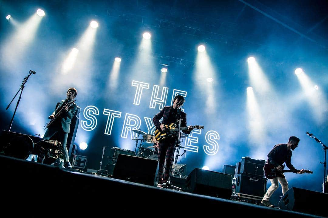 ザ・ストライプスさんのインスタグラム写真 - (ザ・ストライプスInstagram)「A year ago (+2 days, so 366 days ago for the pedants out there) we headlined the Red Marquee stage at Fuji Rock  Photo - Kenji Nishida #fujirock」8月2日 1時32分 - the_strypes_official