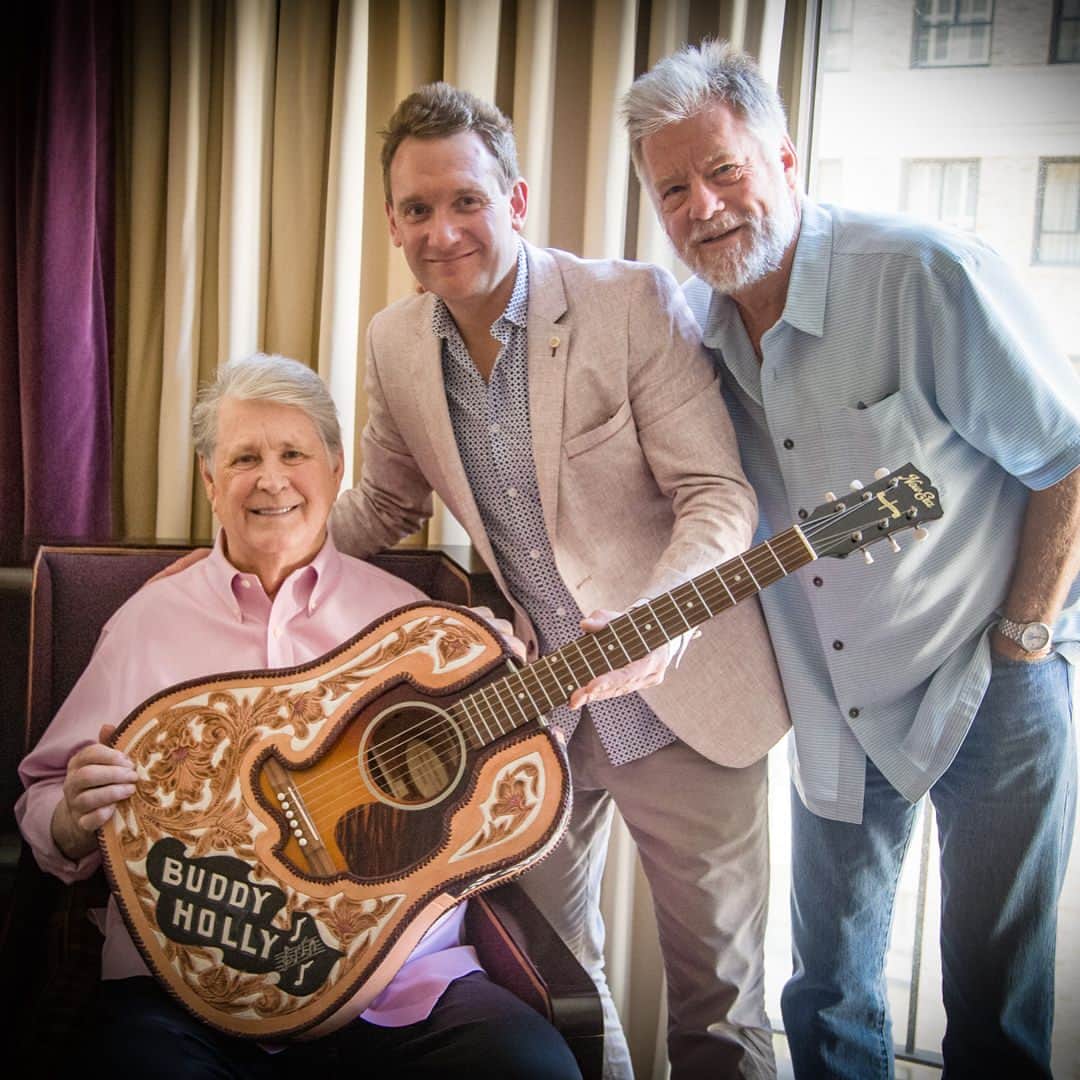 ブライアン・ウィルソンさんのインスタグラム写真 - (ブライアン・ウィルソンInstagram)「Brian is the latest Ambassador of The Buddy Holly Educational Foundation. Congratulations Brian! #buddyholly #music #guitar #rocknroll」8月2日 7時42分 - brianwilsonlive