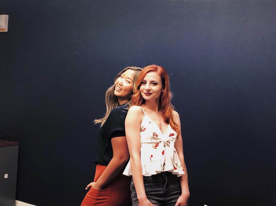 のインスタグラム：「But who is Mary-Kate and who is Ashley?」