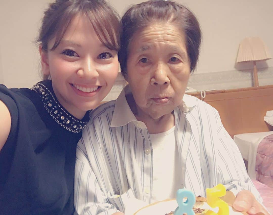 希帆さんのインスタグラム写真 - (希帆Instagram)「#7月9日#👵🏻 おばあちゃんの85歳のお誕生日👵🏻㊗️🎉✨ 家族でサプライズでお祝い☺️✨ #あっちゃん#お誕生日#おめっと #これからも#長生き#しておくれ#🕺🏻🎉」7月9日 23時23分 - k_i_h_o_