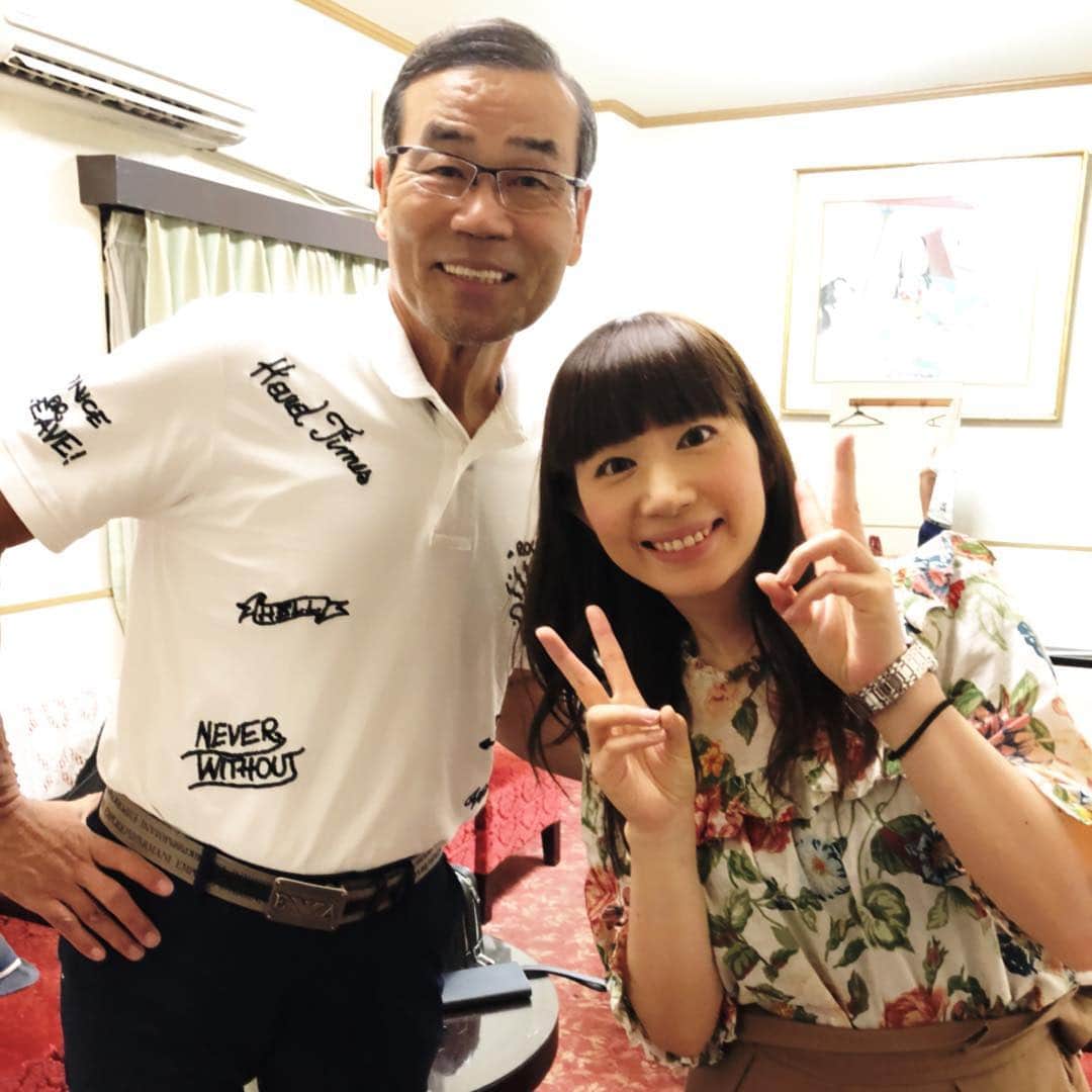 小泉エリのインスタグラム：「昨日は京都の祇園花月のお出番でした！ 来てくださった皆様、ありがとうございました！ そしてハーレー仲間でもある巨人師匠とお会いしたのでツーショットで撮っていただきました！ 師匠はいつも優しく声をかけてくださいます。 巨人師匠のブログにも載せていただいているのでぜひご覧くださいませ。 #祇園花月 #ハーレー #巨人師匠  #京都 #小泉エリ」