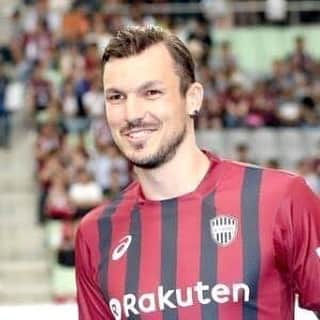 ハーフナー・マイクのインスタグラム：「今回ベガルタ仙台に期限付き移籍をすることになりました。 ヴィッセル神戸では、思い描いていた結果を残せず悔しい気持ちで一杯です。いつも沢山の応援ありがとうございました。 今シーズン後半戦は、ベガルタ仙台の勝利に貢献できるよう全力を尽くしたいと思います。 応援宜しくお願いします！」