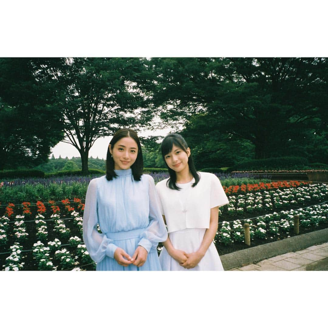 芳根京子さんのインスタグラム写真 - (芳根京子Instagram)「「高嶺の花」 放送まであと2日☺︎ お姉ちゃんと♡  #film #高嶺の花」7月9日 18時03分 - yoshinekyoko