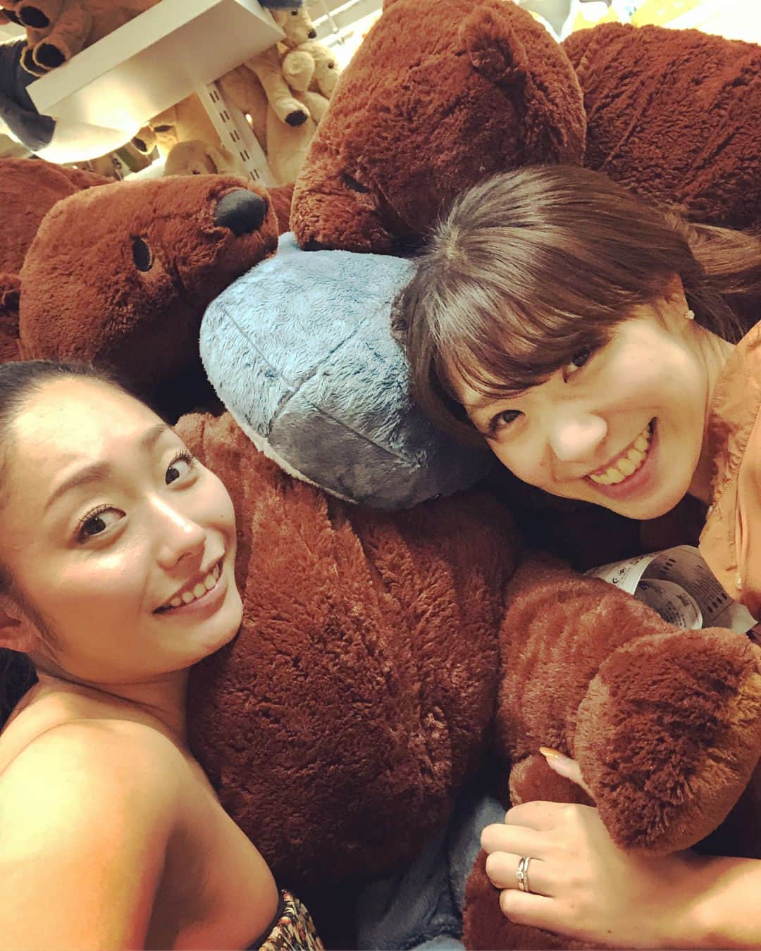 武田奈也さんのインスタグラム写真 - (武田奈也Instagram)「🐻🐻🐻💖 アイス2回食べた。 IKEAのアイス50円でおいしい最高😍😍」7月9日 19時24分 - nana___takeda
