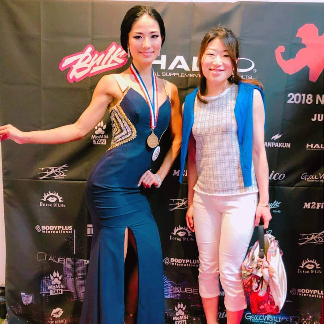 永吉令奈のインスタグラム：「豊洲プライベートサロン、 レゼルブランシュ　小川様✨✨ 今回私の体を徹底ケアをしてくださり大会直前もむくみを取ってもらい、万全の状態にして頂きました✨  一度減量中に体を動かす気になれず、食欲も無く、一日中気分が悪い時期がありました💦  2年前には食事制限しすぎて免疫がなくなり熱が出てフラフラになったこともあります💦  今回は小川さんのアドバイスのおかげで、減量中も体調を崩すことなくトレーニングもしながら元気でいられました✨  自分の体を細部まで知るということと、どういうケアが必要かということをたくさん教えてくださいました😊  本当にありがとうございました💓  #nicajapan #プライベートサロン #エステ #ボディメイク」
