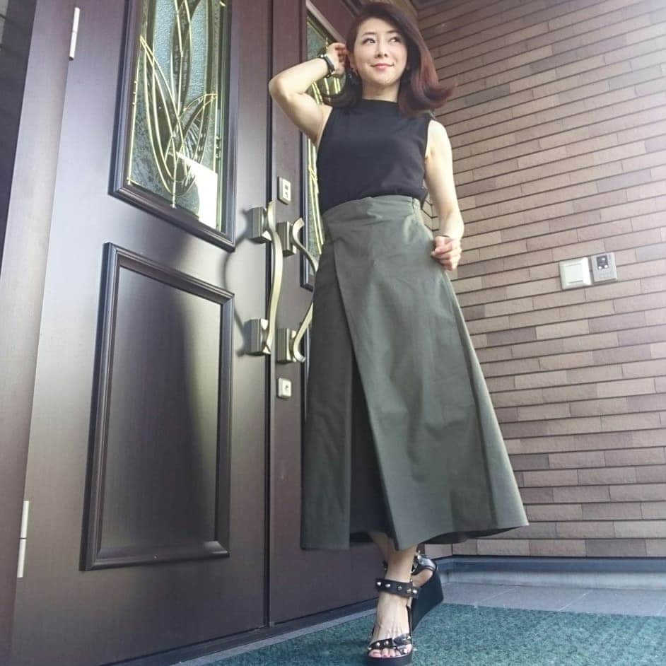 水谷雅子さんのインスタグラム写真 - (水谷雅子Instagram)「#今日のコーデ #ファッション  #黒のトップス #カーキのロングスカート #blenheim  #サンダル #balenciaga」7月9日 21時42分 - mizutanimasako
