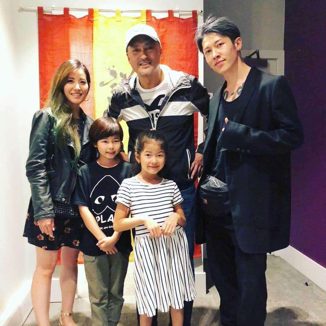 雅-MIYAVI-さんのインスタグラム写真 - (雅-MIYAVI-Instagram)「With the king. Such a heart warming and fun play. Even the kids were into the whole show and we all loved it. Big big respect Ken san! 🙌🏻 #TheKingAndI」7月10日 8時31分 - miyavi_ishihara