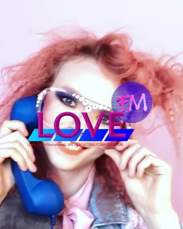 Luke Chamberlainのインスタグラム：「#Repost @thelovemagazine ・・・ Today on #LOVEFM is the wonderful @lilynova talking embarrassing show moments with #KarenBinns. Head over to our IGTV to see the full film💗 #radio. Lily wears @boucheron  Film by @carinbackoffphoto  Creative Director @isabellaboreman  Host @what_magazine  Art direction @robbiemailerhowat  Fashion Editor @davidcasavant  Make up @ralphsiciliano  Hair @luke_chamberlain  Executive Producer @meemeewhite  Editor @pierscrosby Casting @bitton」