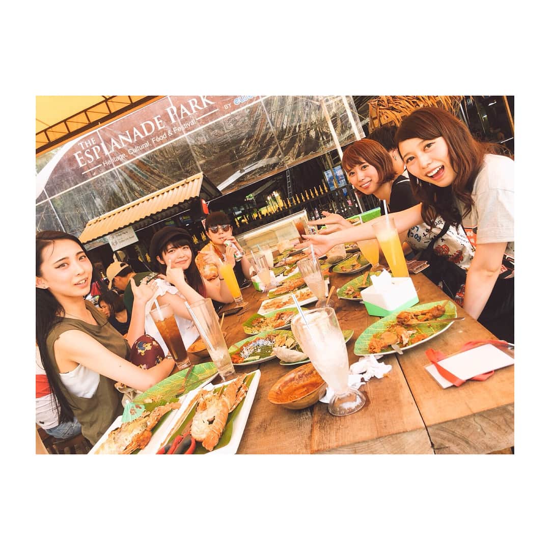 廣瀬茜さんのインスタグラム写真 - (廣瀬茜Instagram)「海外での食事の時に小鳩さんがいる集合写真撮れました📸  #小鳩どk…  #小鳩ここ！！！！」7月10日 10時02分 - akane_bandmaid