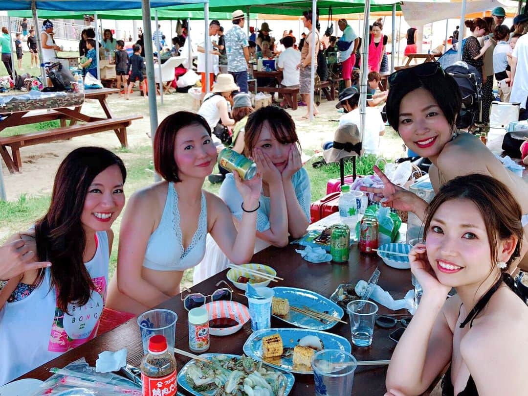 長嶺菜菜子さんのインスタグラム写真 - (長嶺菜菜子Instagram)「. 美女とビーチBBQ🍖⛱🌞🤩🌈🤙 . ちゅらさんビーチ 相変わらず人多かったけど 快晴なって良かったヽ(о´∀︎`о) . みーんな出身も住んでるところもバラバラ . ほんと沖縄に集まってくれて感謝だし 会えて楽しい事が出来て 本当に嬉しい幸せ♡︎₍₍ ◝︎(・ω・)◟︎ ⁾⁾♡︎ . . #インフルエンサー #インスタグラマー #lovens #沖縄女子会 #沖縄BBQ #ビーチBBQ #豊崎美さんビーチ #ちゅらさんビーチ #ちゅらさんビーチBBQ #出身バラバラ #住んでるところもバラバラ #飲んべぇばかり #沖縄出身 #うちなんちゅ #八重歯 #でこっぱち」7月10日 11時09分 - na7co0422