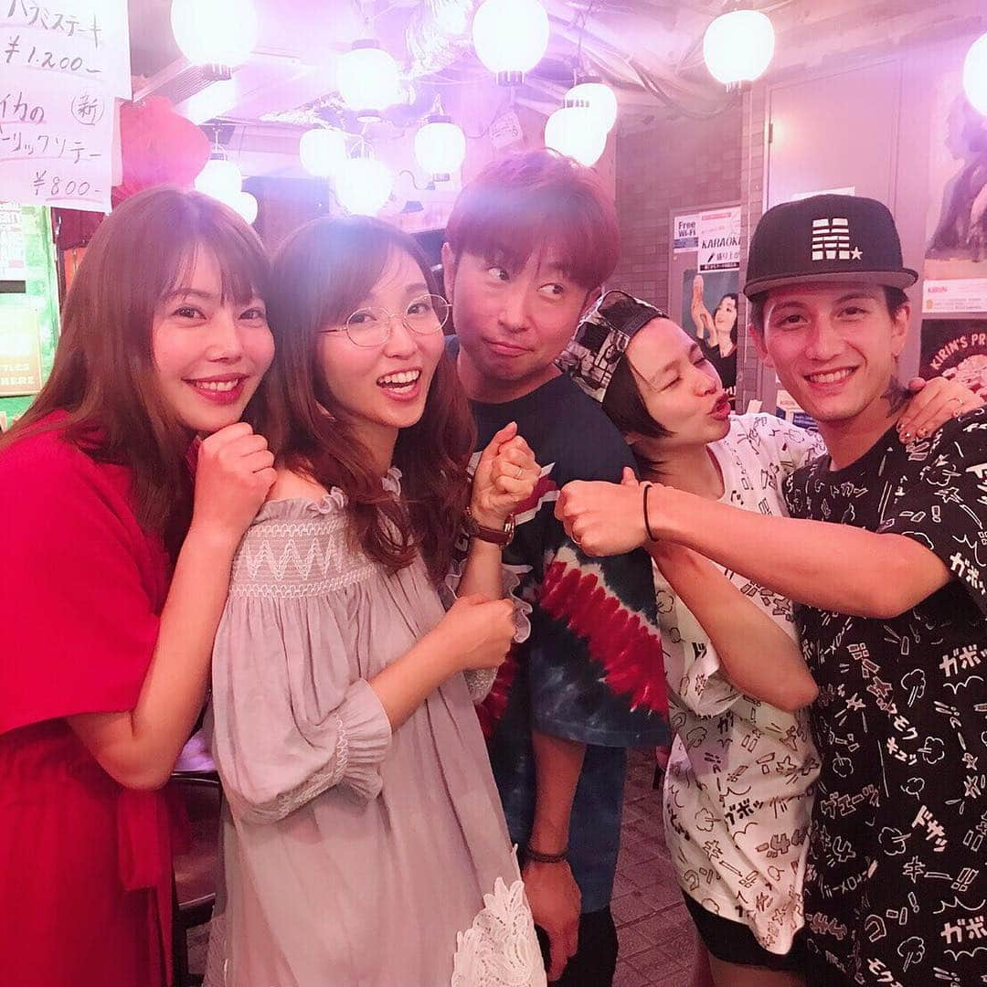 misoNosukeさんのインスタグラム写真 - (misoNosukeInstagram)「アメブロにも、このファミリーの話をアップしまくってますが （住谷）杏奈を「羨ましい」「面白い」「大好き」って思いすぎていて 『憧れの存在&尊敬の眼差し』に、なってきています（笑）職業、かけ離れてるのに？！ そしてハッシュタグ…Nosukeのみ、呼び捨て（笑）で、大爆笑♪ @eagle_mizokami @risayoshiki0727  #Repost @annasumitani with @get_repost  定期的に集まっている 吉木りさちゃん夫婦と、 超新塾のイーグルさんとご飯✍️🏻 ･ この日、misonosukeが @annfism に遊びに来てくれていたので、 そうだ！2人もお誘いしよう！ という事でみんなでご飯🍹 ･ このメンバーほんとに面白い！ 大好き！ あー楽しかった😂 ･ #星条旗横丁 #friends #misono さん #nosuke #吉木りさ ちゃん #イーグル さん #囲み 取材」7月10日 14時50分 - misono_koda_official