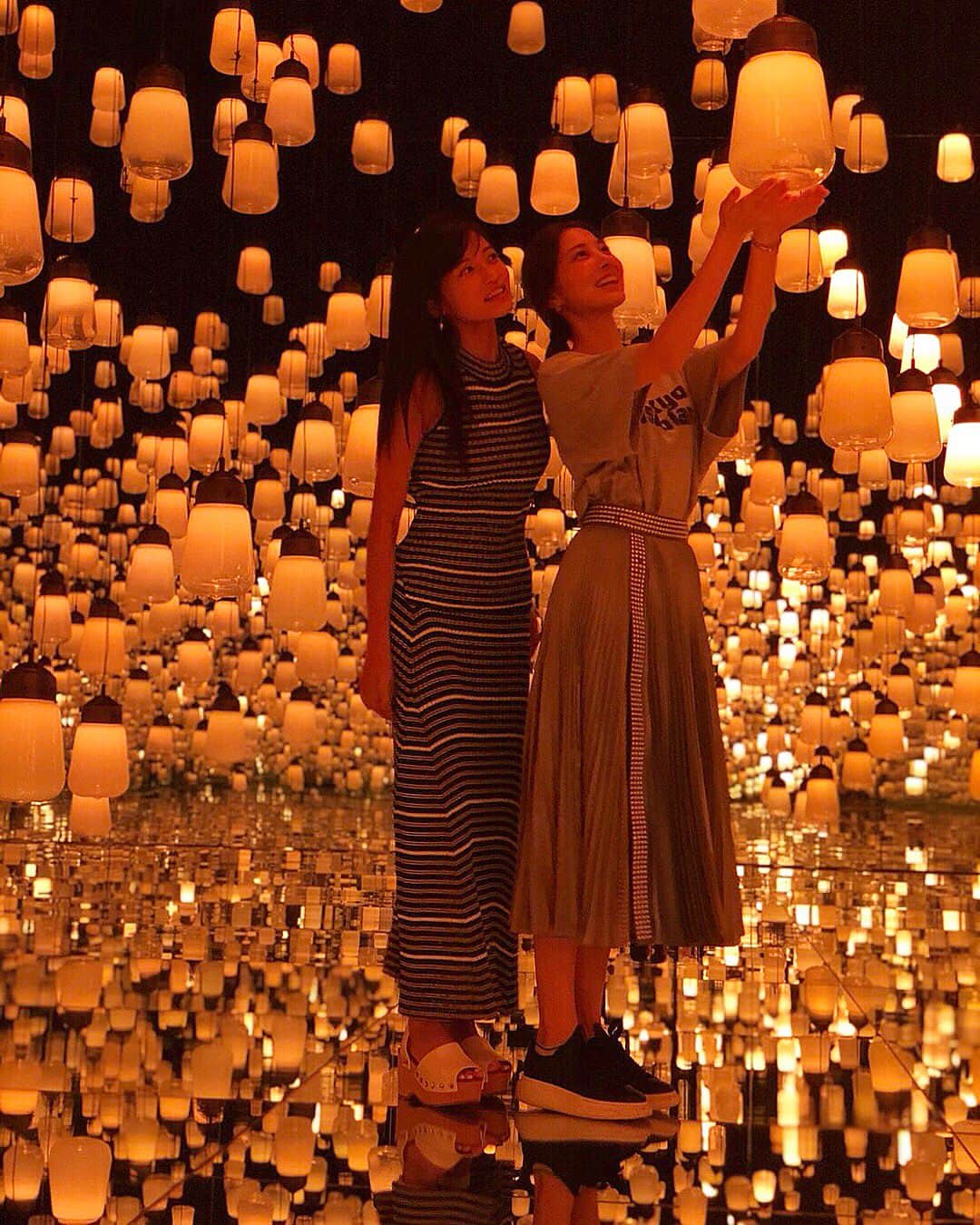 大石絵理のインスタグラム：「映えすぎ😏🌃✨💫 #TeamLab」