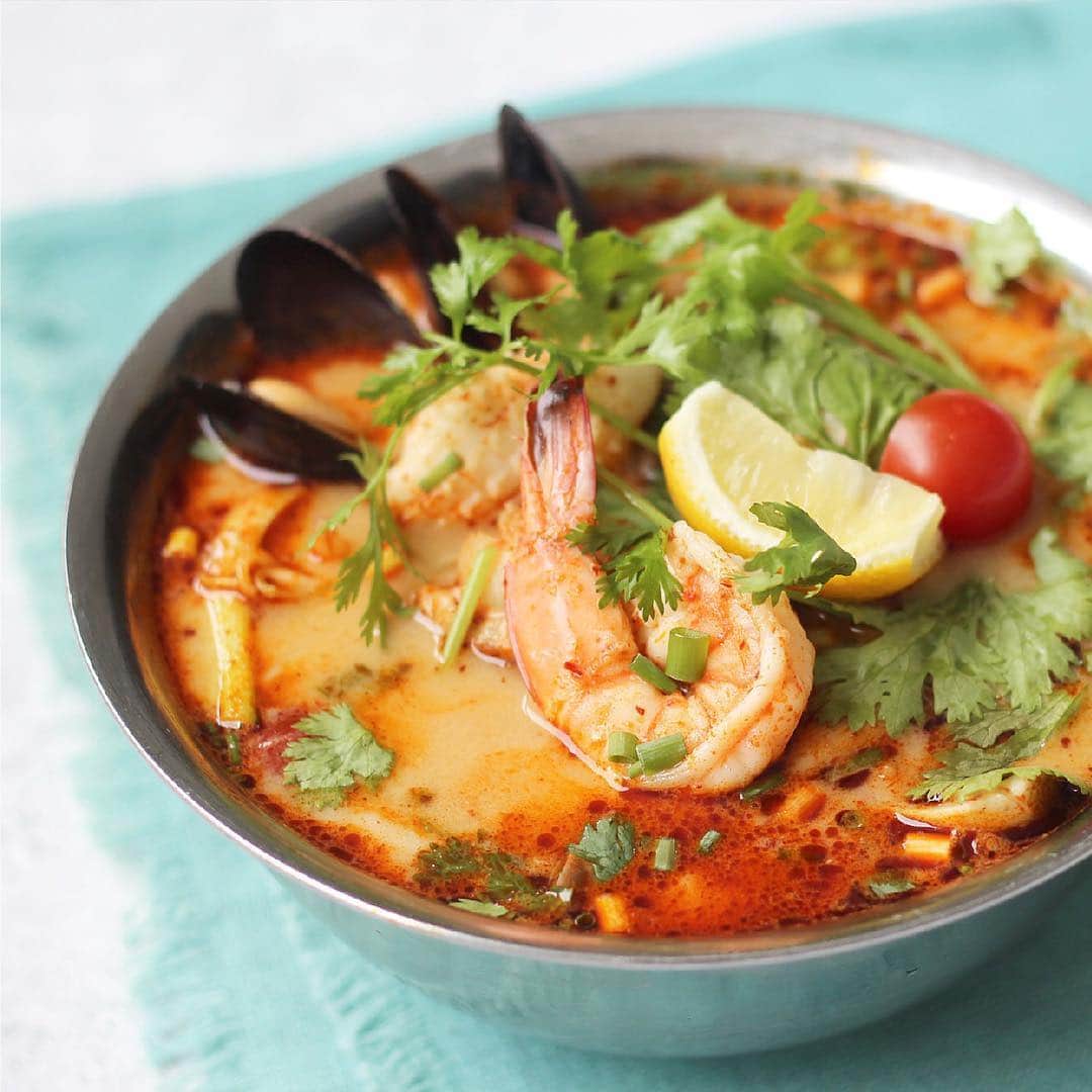 Esola池袋さんのインスタグラム写真 - (Esola池袋Instagram)「「オリエンタルSAPANA」のトムヤムシーフードヌードルは、具材がたっぷりで食べ応え充分！ 濃厚なスープは、甘×辛×酸味のハーモニーが絶妙で、 日本人にも食べやすい味付けに。 夏に恋しくなるスパイシーな美味しさを、ぜひお楽しみください。 ・ ●トムヤムシーフードヌードルセット ［サラダ・ドリンク付］ ¥1,000（税込） ※ランチタイム限定 ・ ・ Café＆kitchen オリエンタルSAPANA／6F ・ #SAPANA #サパナ #restaurants #カフェ #cafe #キッチン #kitchen #hot #noodle #ベトナム #vietnam #アジア #asian #アジア料理 #instafood #foodlovers #yummy #delicious #lunch #ランチ #dinner #ディナー #summer #夏 #esola #esola池袋 #エソラ #esola_ikebukuro #池袋 #空のレストラン」7月10日 20時44分 - esola_ikebukuro