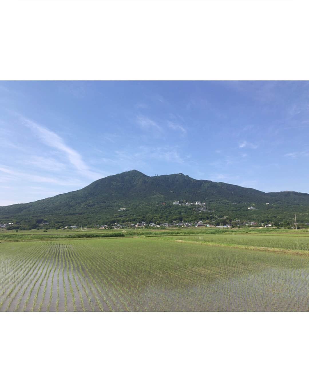 松井絵里奈さんのインスタグラム写真 - (松井絵里奈Instagram)「7月11日水曜日放送 NHK BSプレミアム にっぽんトレッキング100 よる9:00〜10:00 出演させて頂きます❣️ ・ 茨城県の筑波山に行ってきました！ 恋の山♡筑波山。 ・ エネルギーがすごかったです！ ・ ぜひ、ご覧くださいませ。 #にっぽんトレッキング100 #筑波山 #トレッキング #登山 #山ガール #登山好きな人と繋がりたい  #自然好きな人と繋がりたい  #茨城県 #万葉集 #恋の山 #山の神様 #ありがとうございます #松井絵里奈」7月11日 0時28分 - erina74xx