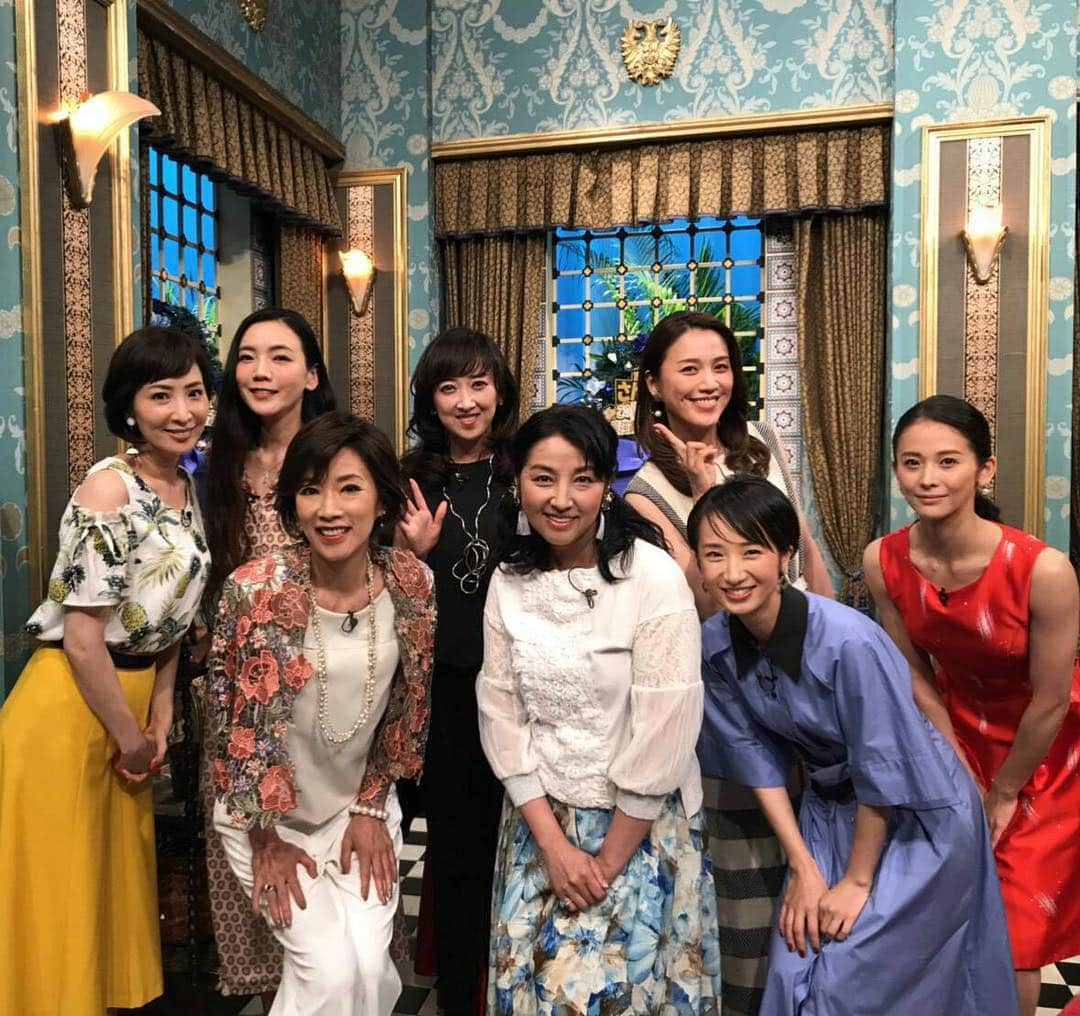 和央ようかさんのインスタグラム写真 - (和央ようかInstagram)「TV 📺 Sanma Castle 🏯with ex Takarazuka girls 👩‍👩‍👧‍👧👩‍👩‍👧‍👧👩‍👩‍👧‍👧 #放映された #さんま御殿 より #元宝塚 の皆様と📸 #皆様お変わりなく美しく楽しかった #真琴つばさ さん #愛華みれ さん #紫吹淳 さん #陽月華 さん #映美くらら さん #遼河はるひ さん #真飛聖 さん #和央ようか #yokawao#takako」7月11日 1時07分 - yokawao0215