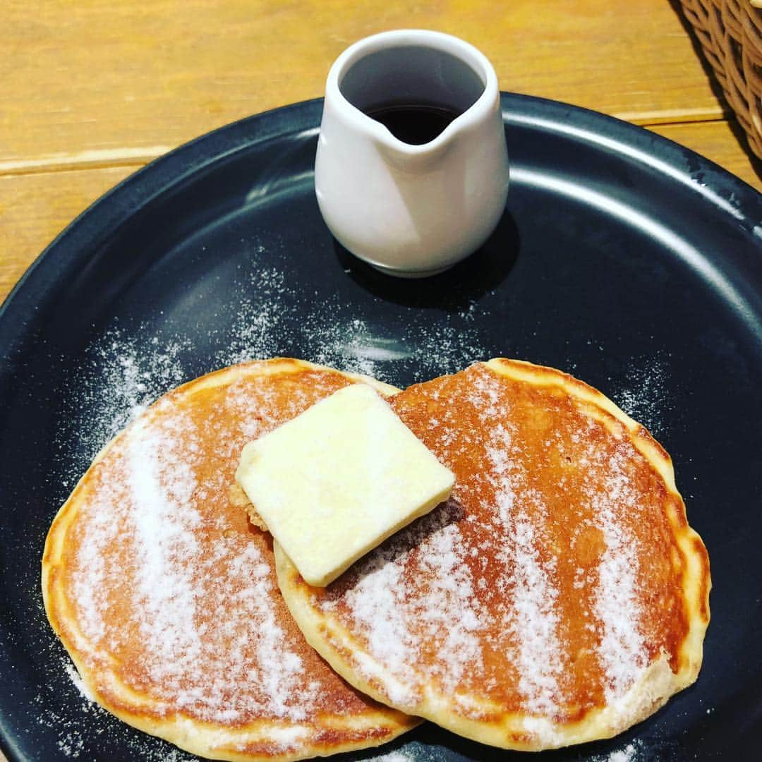 しごとなでしこさんのインスタグラム写真 - (しごとなでしこInstagram)「シンプルなパンケーキ💓 懐かしい味がしました♡ #東京 #tokyo #池袋 #ikebukuro #パンケーキ #ぱんけーき #ホットケーキ #ほっとけーき #シンプル #おいしい #なつかしい #懐かしの味 #かふぇ #カフェ #カフェ巡り #カフェ好き #スイーツ #すいーつ #おやつ #デザート #しごとなでしこ」7月11日 12時07分 - shigotonadeshiko