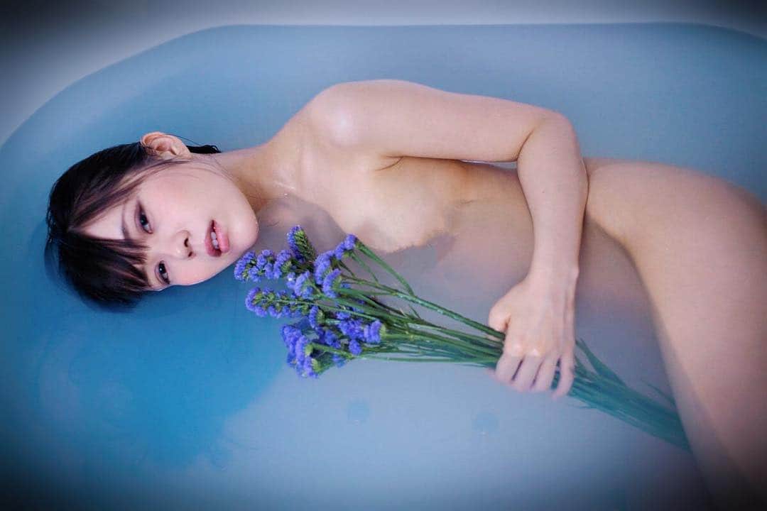 のインスタグラム：「、 、 、 悩み事があると よく潜ってました 、 、 、 #누드#누드모델#裸体模特#裸体#nakedwoman # #누드사진#photonude #photoshoot #nudemodel #nudesgirls #asiannude #japanesenude naked2#asianbeauty #asiansexy#asiansexygirl #japanesesexygirl #japanesesexy #裸#sexyart #asiannaked #nakedpics #ヌードモデル #bathroom #bathtime #バスルーム#バスタイム#お風呂#おふろ」