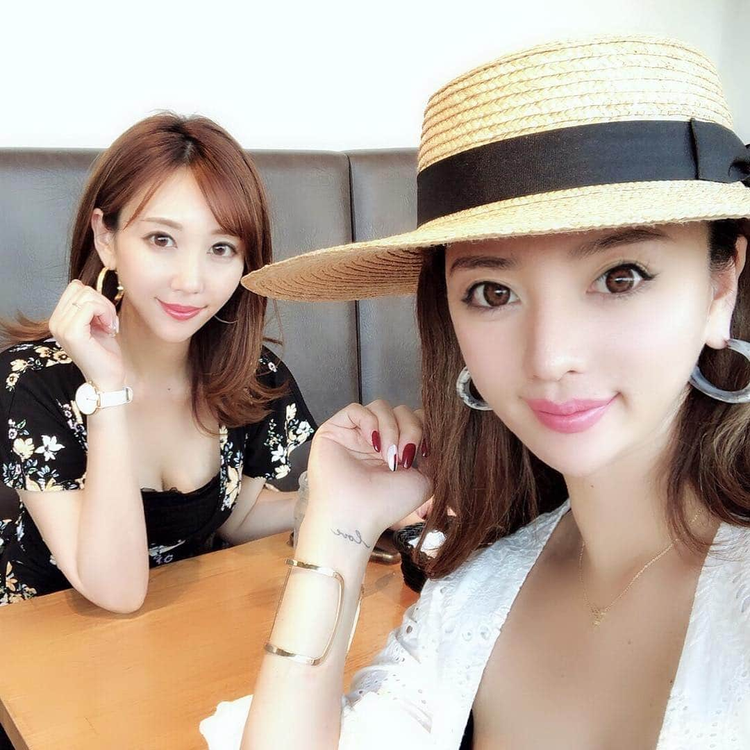 森本あやかさんのインスタグラム写真 - (森本あやかInstagram)「りかぱんだ @rikapanda.official が 大阪まで来てくれたから ゆっくりランチ ☺︎ ・ なんやかんやで ６時間くらい一緒におったけど めっちゃ一瞬やった🤣🙌 ・ #りかぱんだ #あやまろ #ランチ #大阪  #めっちゃおもろい #なんでも喋る #ずーっと喋る #ひたすら喋る #６時間喋りっぱなし」7月11日 13時03分 - ayachi0120